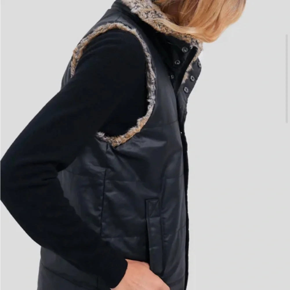 Tuckernuck Black Vest with Brown Fur Trim - Picture 4 of 9